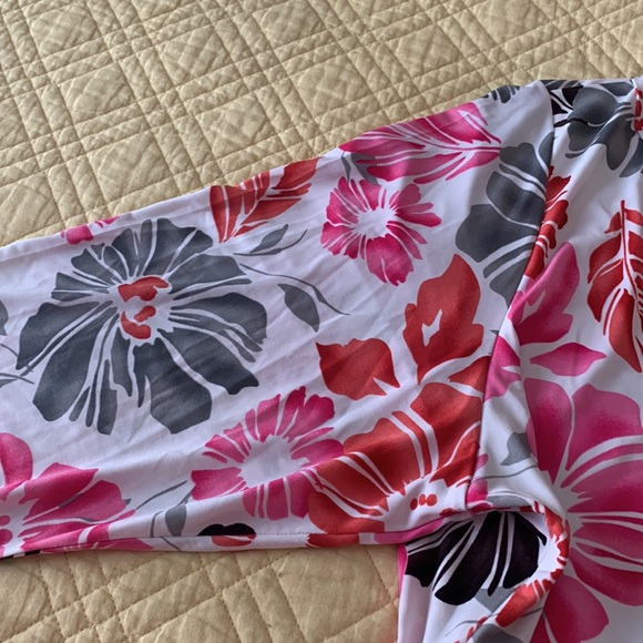 Beautiful top - Picture 7 of 10